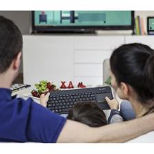 TECLADO INALÁMBRICO LOGITECH WIRELESS TOUCH NEGRO KEYBOARD K400 PLUS - MULTIMEDIA - PARA TV CONECTADOS A PC - ALCANCE 10M - RECE
